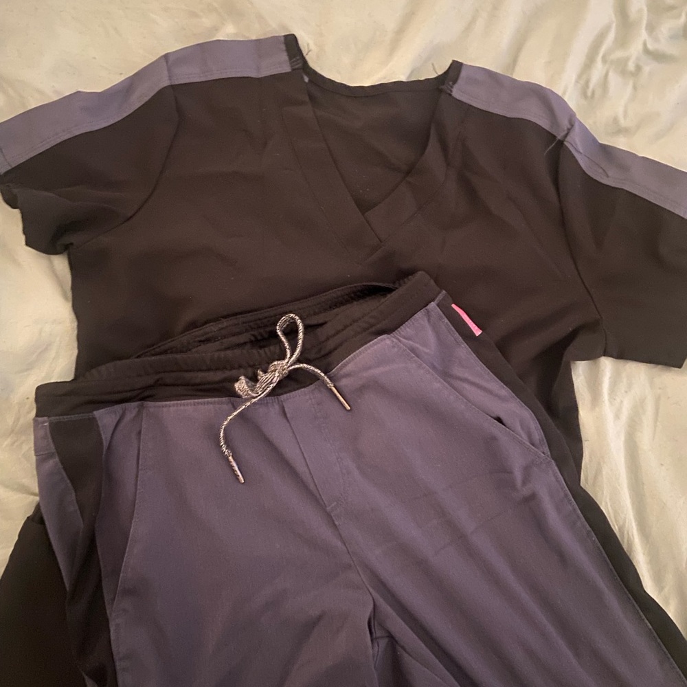 New scrubs bundle. Only worn once.